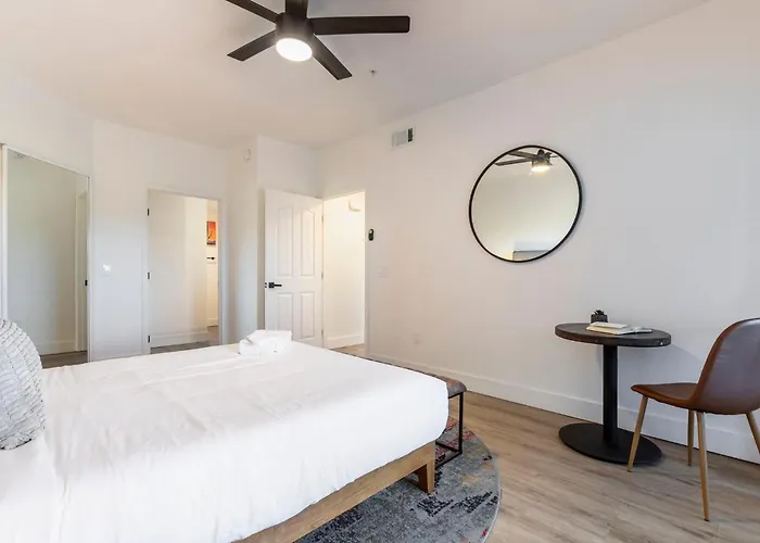 Cozysuites At Kierland Commons With Pool #16 Apartment *